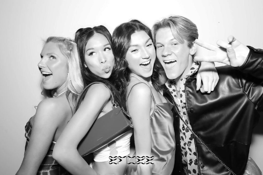 glam-black-and-white-photo-booth-washington-dc-min